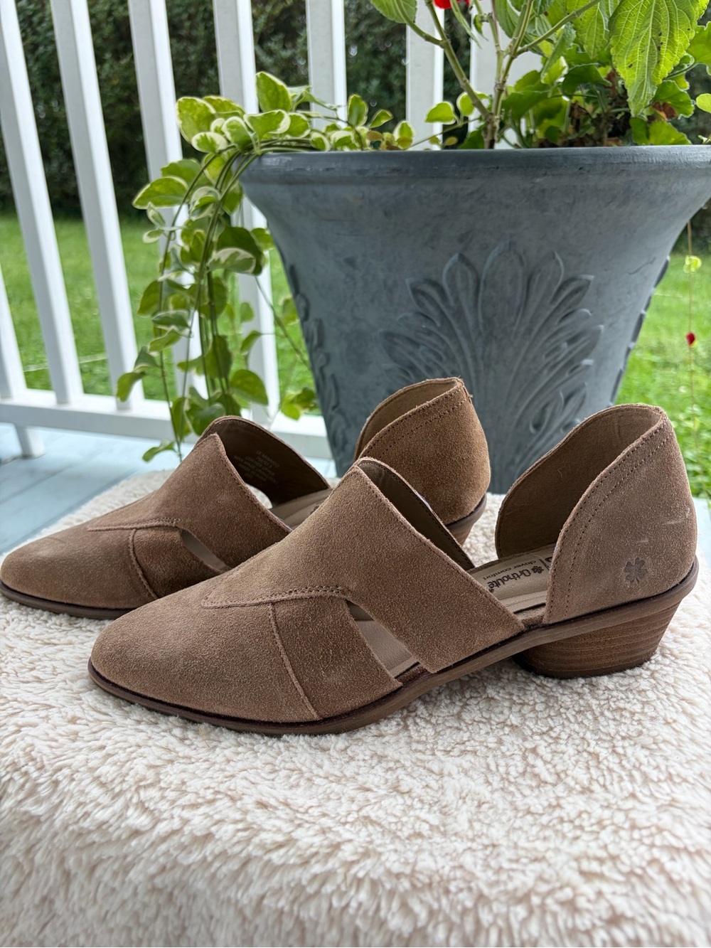 Lucky Brand Women’s Suede Low Heel Shoe in Brown